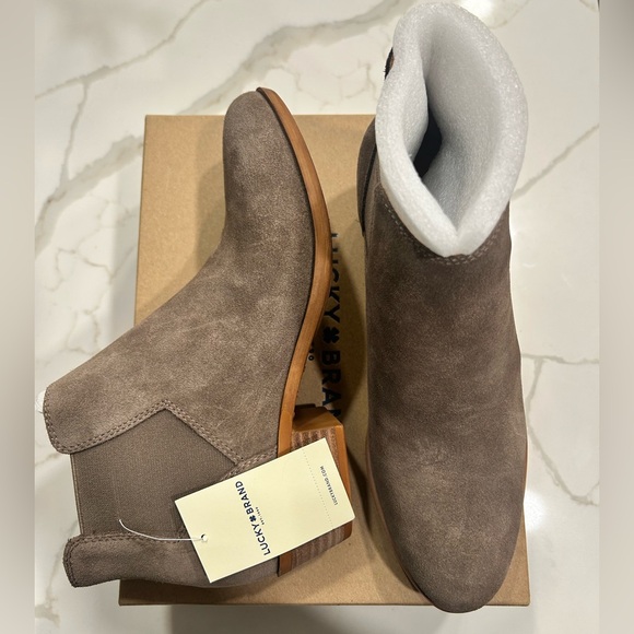 NWT Lucky Brand Bellamy size 8 women’s bootie. - Picture 2 of 3
